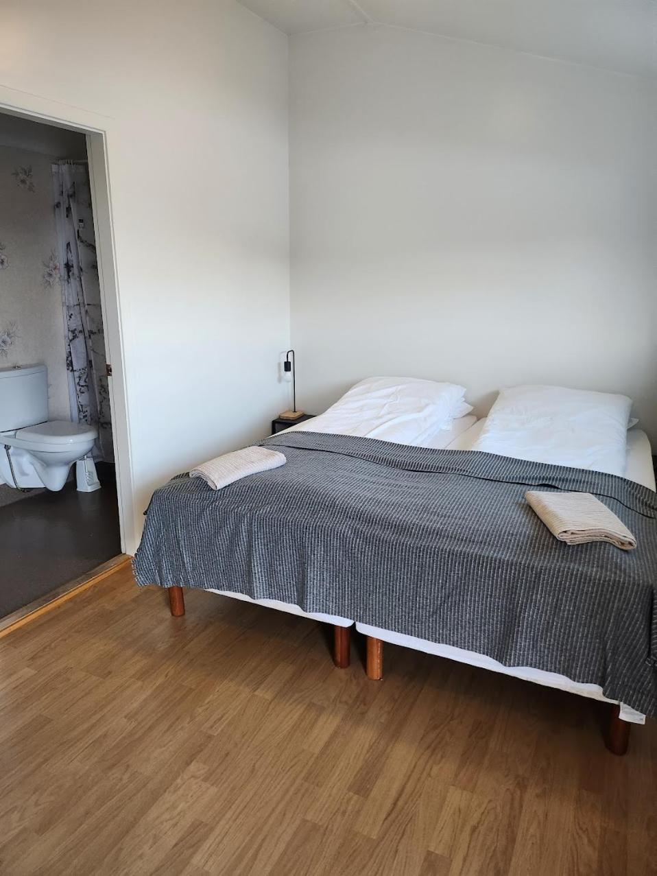 Fjos Guesthouse Varmahlid  Ngoại thất bức ảnh